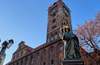 Foto des Kopernikus-Denkmals in Toruń, Polen