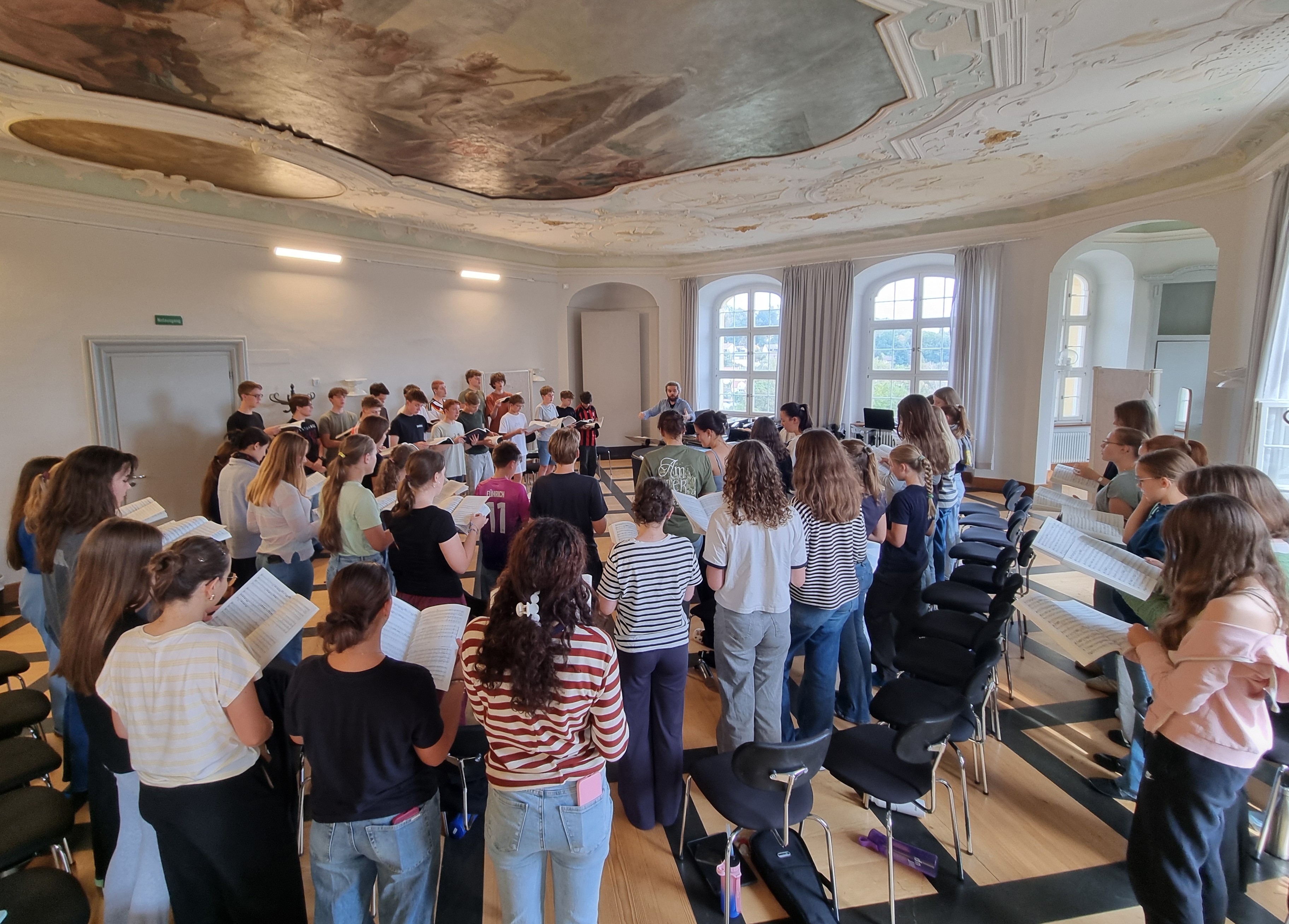 Schülerinnen und Schüler des Chors, Franziska Wagner-Lutz, David Brost